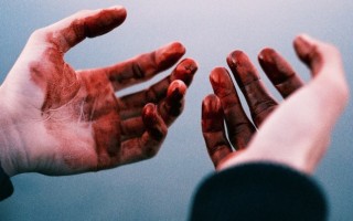 Общество поразило жестокое убийство с участием несовершеннолетнего и его матери (фото)