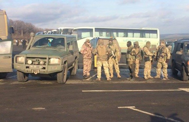 Лучший подарок к Новому году: соцсети обсуждают обмен пленными на Донбассе