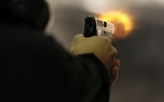 Мужчина расстреливал людей возле магазина (фото)