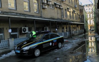 Киевская полиция задержала хулиганов, напавших с оружием на охранника