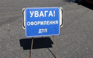 Ужасное ДТП в Киеве: такси на скорости влетело под фуру (фото)