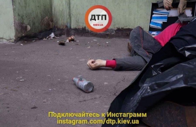 Жители столицы обнаружили во дворе мертвеца