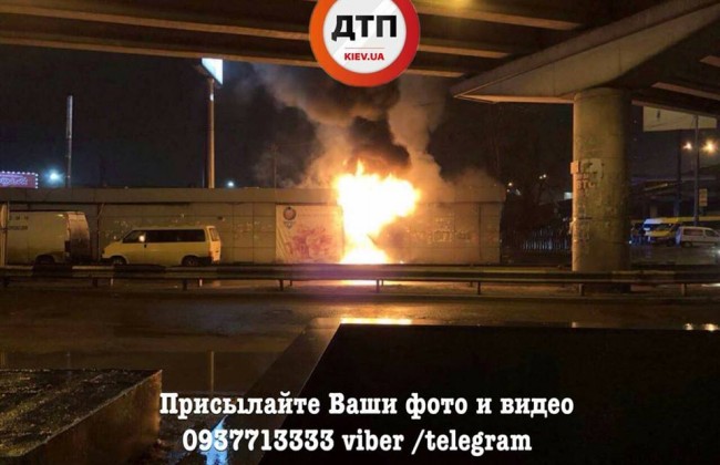 В Киеве пожар на Выдубичах