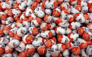Из львовского супермаркета пытались вынести киндеров на семь тысяч гривен