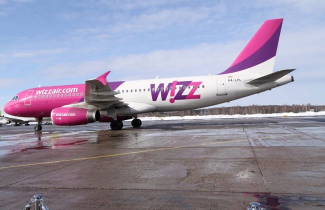 Самолет Wizz Air не долетел до Греции из-за удара молнии