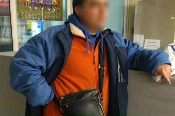 В Днепре депутат пытался украсть продукты
