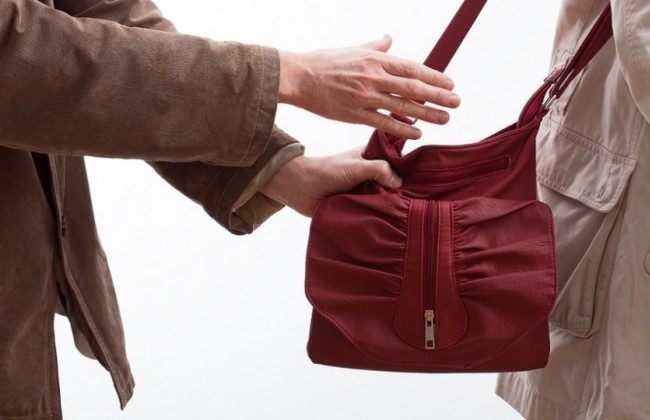 Кража сумки в супермаркете: что делать