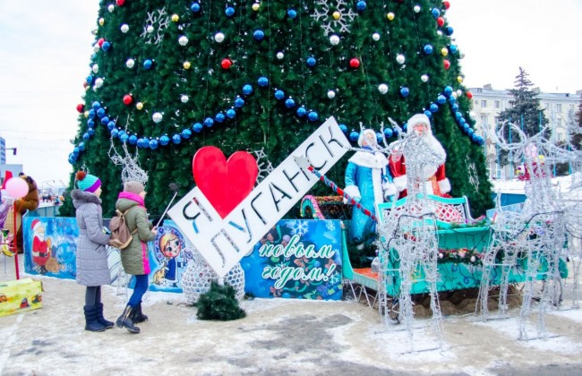 Тихо включили гимн Украины: как в оккупированном Луганске встретили Новый год