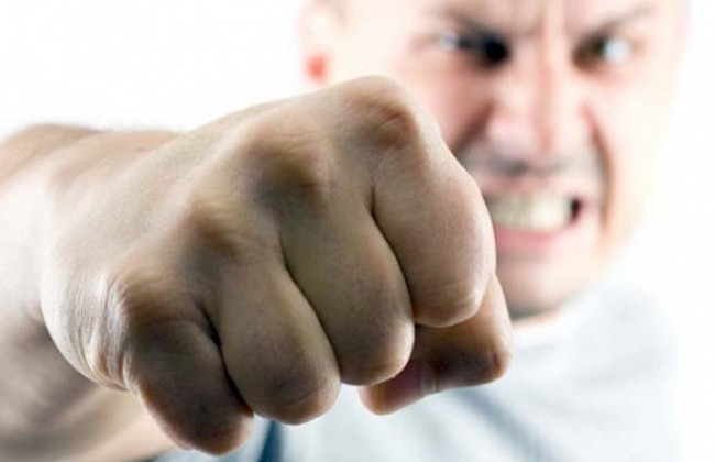 Возле церкви в Запорожье произошла драка из-за куклы