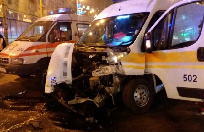 В Запорожье грузовик врезался в «скорую» с пациентом: есть пострадавшие