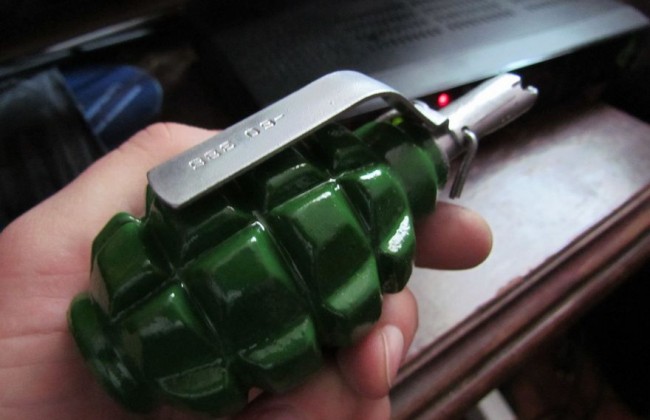 Угрожал гранатой: мужчина хотел подорвать свою семью