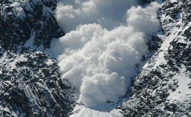 В ГосЧС предупреждают об опасности схода лавин в Карпатах