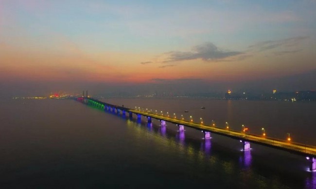 В Китае откроют самый длинный морской мост в мире