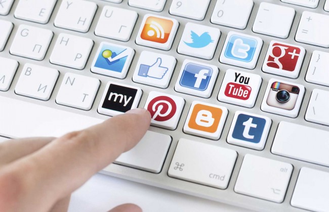 Еврокомиссия требует от соцсетей быстрее удалять нелегальный контент