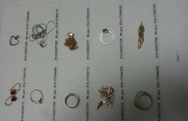 Десятки золотых украшений: в Киевской области разоблачили мошенницу-уборщицу