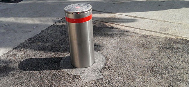 В киевском парке появились необычные ограничители движения