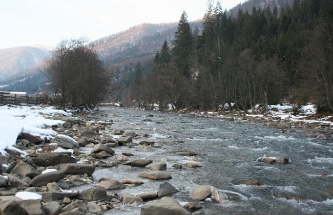 Камень на голове: девушку изнасиловали, задушили и бросили в реку