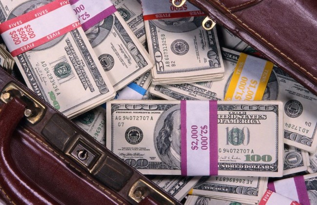 Потерянную сумку, доверху наполненную долларами вернули владельцу в Борисполе