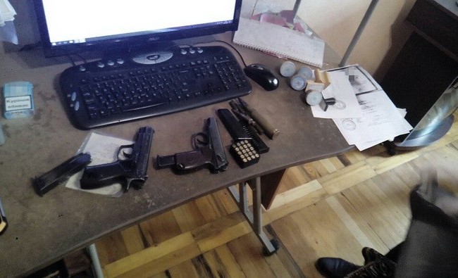 Служба безопасности задержала дезертира, сбежавшего с оружием