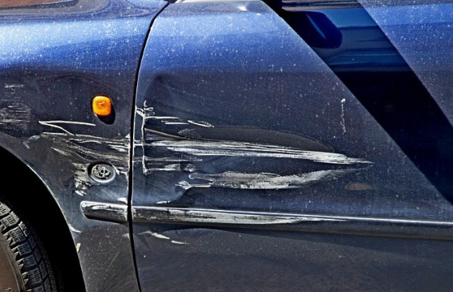 Что делать, если поцарапали автомобиль на платной стоянке