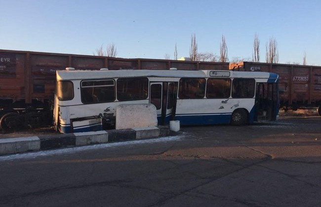 ДТП в Одесской области: в порту столкнулись поезд и автобус, есть пострадавшие