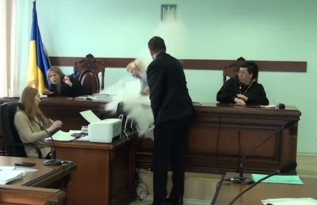 Обсыпавшего мукой судью Апелляционного суда Киева Гаранджу привлекут к ответственности, документ