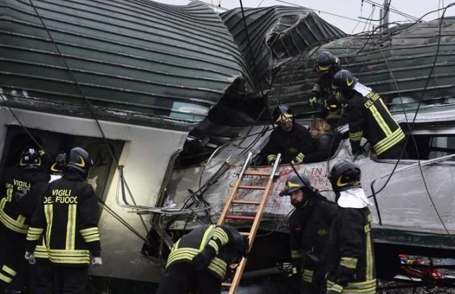 В Италии поезд сошел с рельсов: есть погибшие