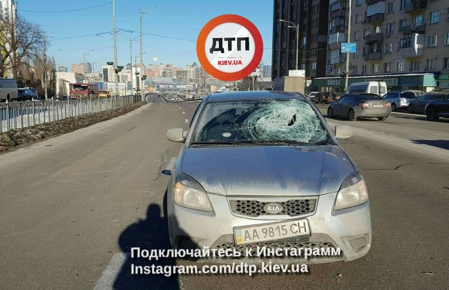 Перебегала шесть полос: в Киеве машина сбила женщину