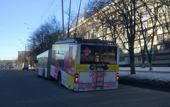 Троллейбус в Киеве развалился прямо на ходу