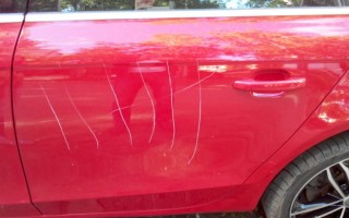 Что делать водителю, если поцарапали автомобиль на платной стоянке (видео)