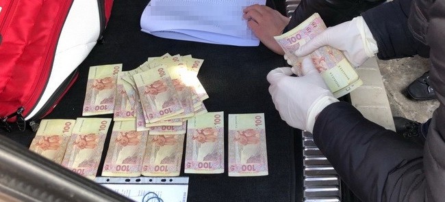 Во Львове СБУ поймала чиновника на крупной взятке