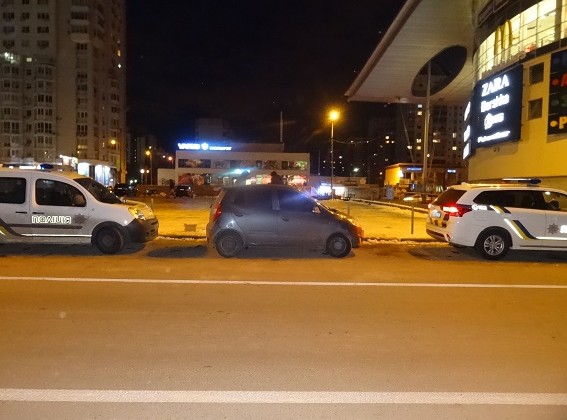 Киевлянин катался по городу с оружием и наркотиками