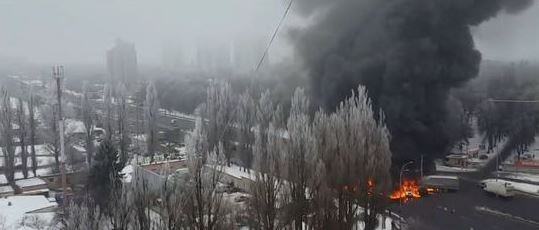 Масштабное ДТП в Киеве: горят несколько автомобилей, опубликовано видео