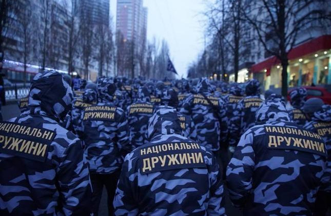 Титушек поставили в колонны: соцсети высказываются о марше «Национальных дружин»
