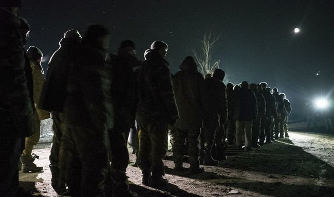 Освобожденным из плена заложникам выплатят по 100 тысяч гривен