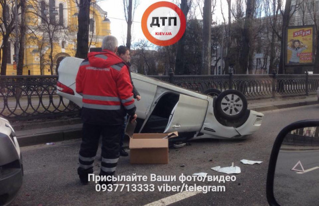 Серьезное ДТП в столице: опубликованы фото