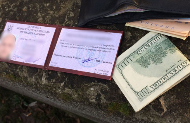 В Ужгороде на взятке задержан госинспектор, опубликованы фото