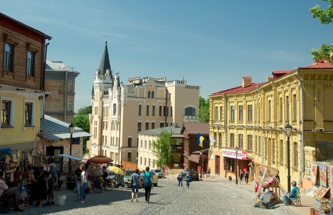 С Андреевского спуска уберут часть МАФов