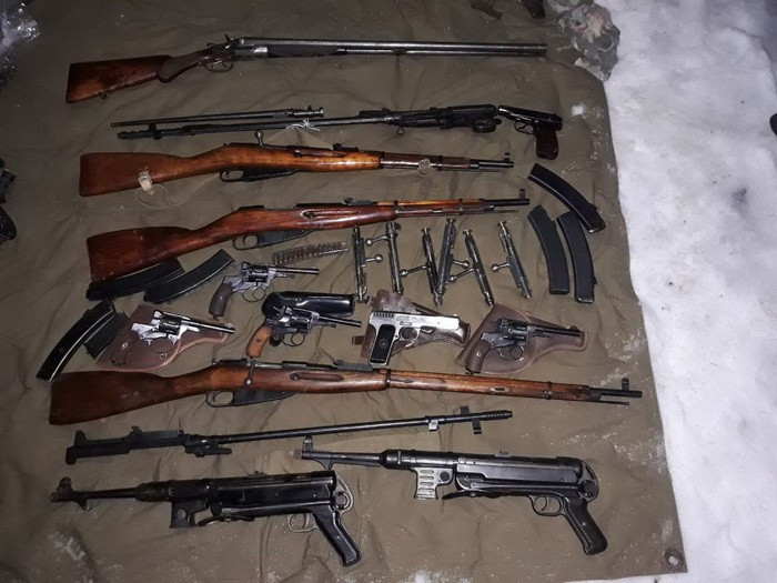 В Черниговской области разоблачили полицейского, который наладил незаконный сбыт оружия