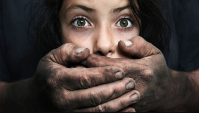 Жестокое изнасилование десятилетней девочки поразило украинцев