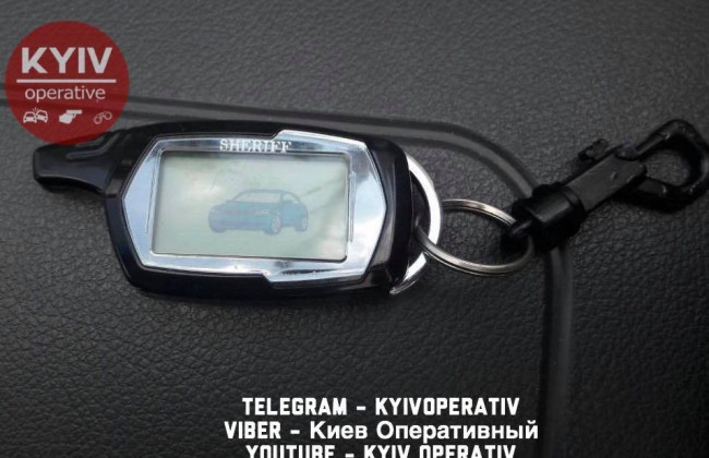 Попались «на горячем»: возле столичного торгового центра задержали сканеристов