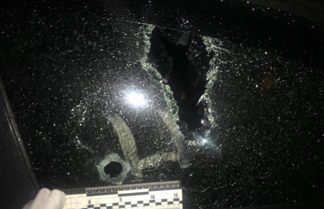 Отомстил: молодой человек расстрелял автомобиль с обидчиком отца