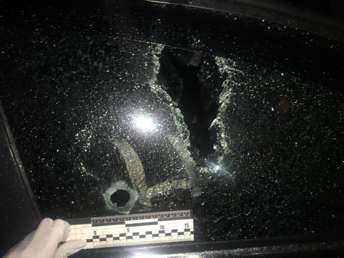 Отомстил: молодой человек расстрелял автомобиль с обидчиком отца
