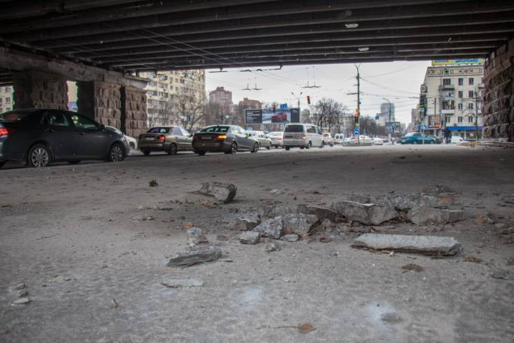 В столице «устал» еще один мост: киевляне бьют тревогу