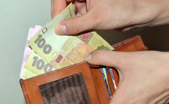 «Стыдно, или не помню»: депутаты «потеряли память» после очередного повышения зарплат