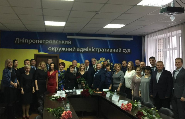 Первую декаду работы отметили судьи Днепропетровского  окружного админсуда