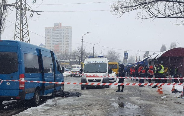 В Киеве на остановке убили мужчину за замечание