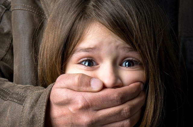 Педофил два года насиловал своих сыновей - родного и приемного