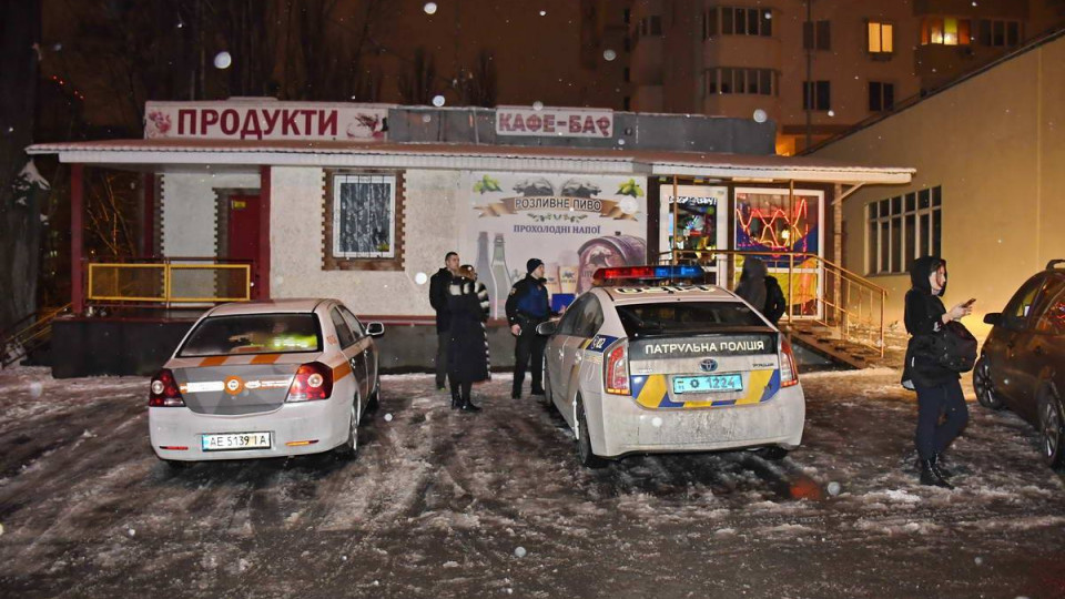В Киеве мужчина открыл огонь по толпе: пострадали трое