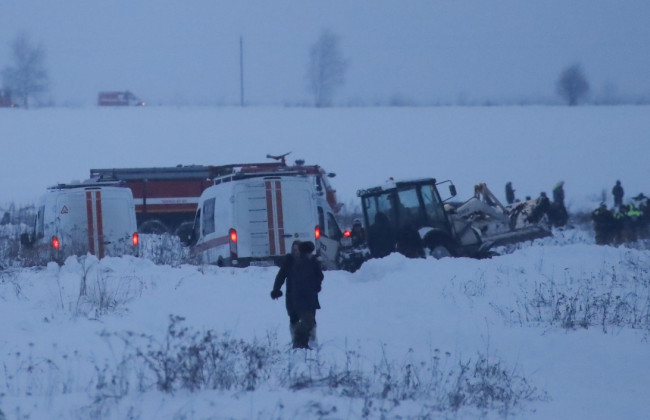 Крушение самолета в России: новые версии, фото и видео с места катастрофы